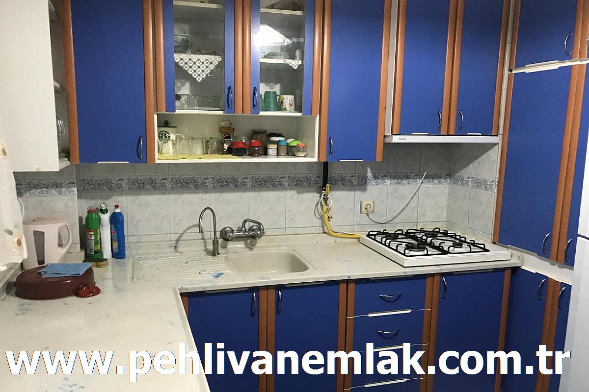 Alaplı 1050 Evlerde Çarşıya Yakın Satılık Dördüncü Kat Daire.
