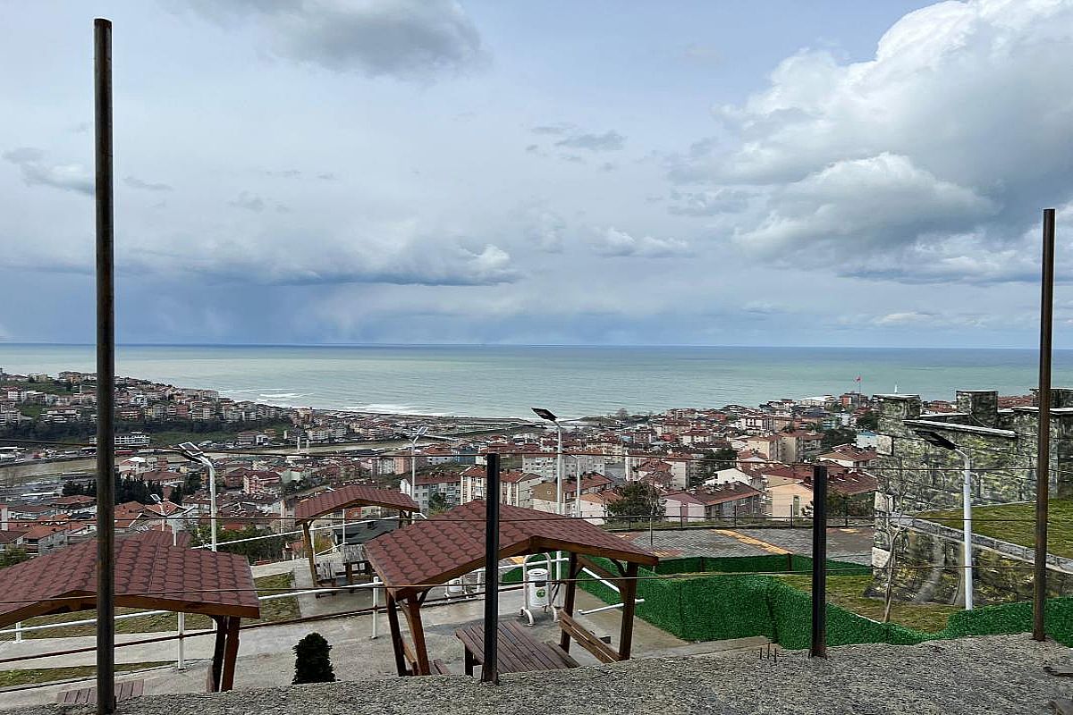Alaplı Tepeköy Deniz Ve Şehir Manzaralı Kiralık Dükkan