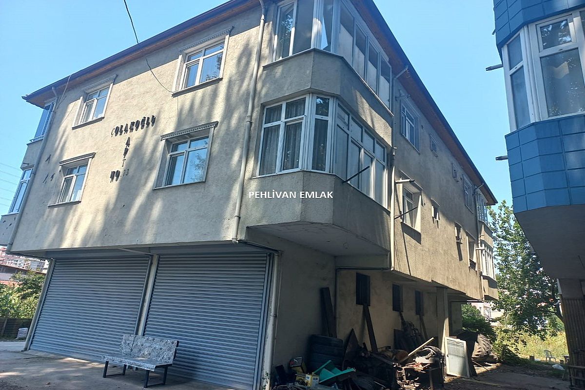 Alaplı Merkez Mah. 4 Daire - 2 Dükkan Komple Satılık Bina