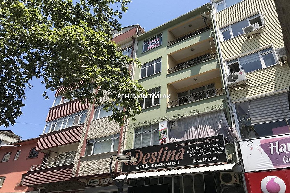 Alaplı Çarşı Merkezinde 1+1 Satılık Ev veya İşyeri