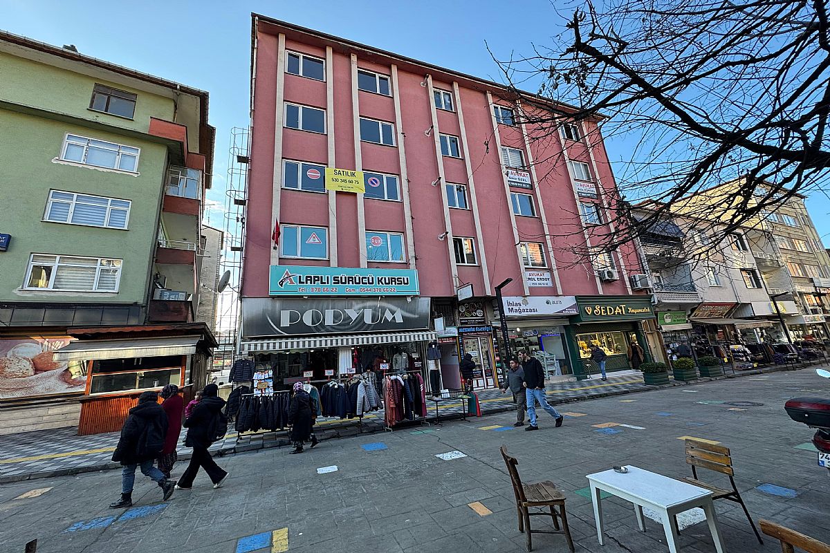 Alaplı Çarşı Merkezinde Satılık 4 Adet Ofis-Büro-İşyeri